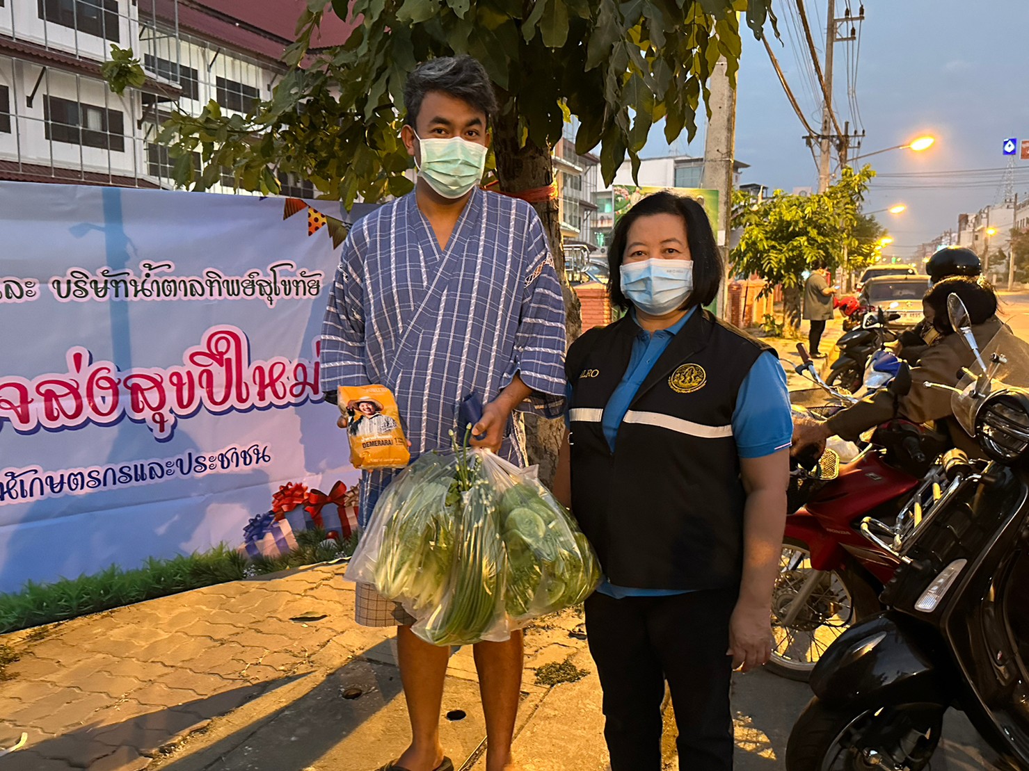 title - ส.ป.ก.สุโขทัย ร่วมใจส่งสุขปีใหม่ มอบให้ประชาชน